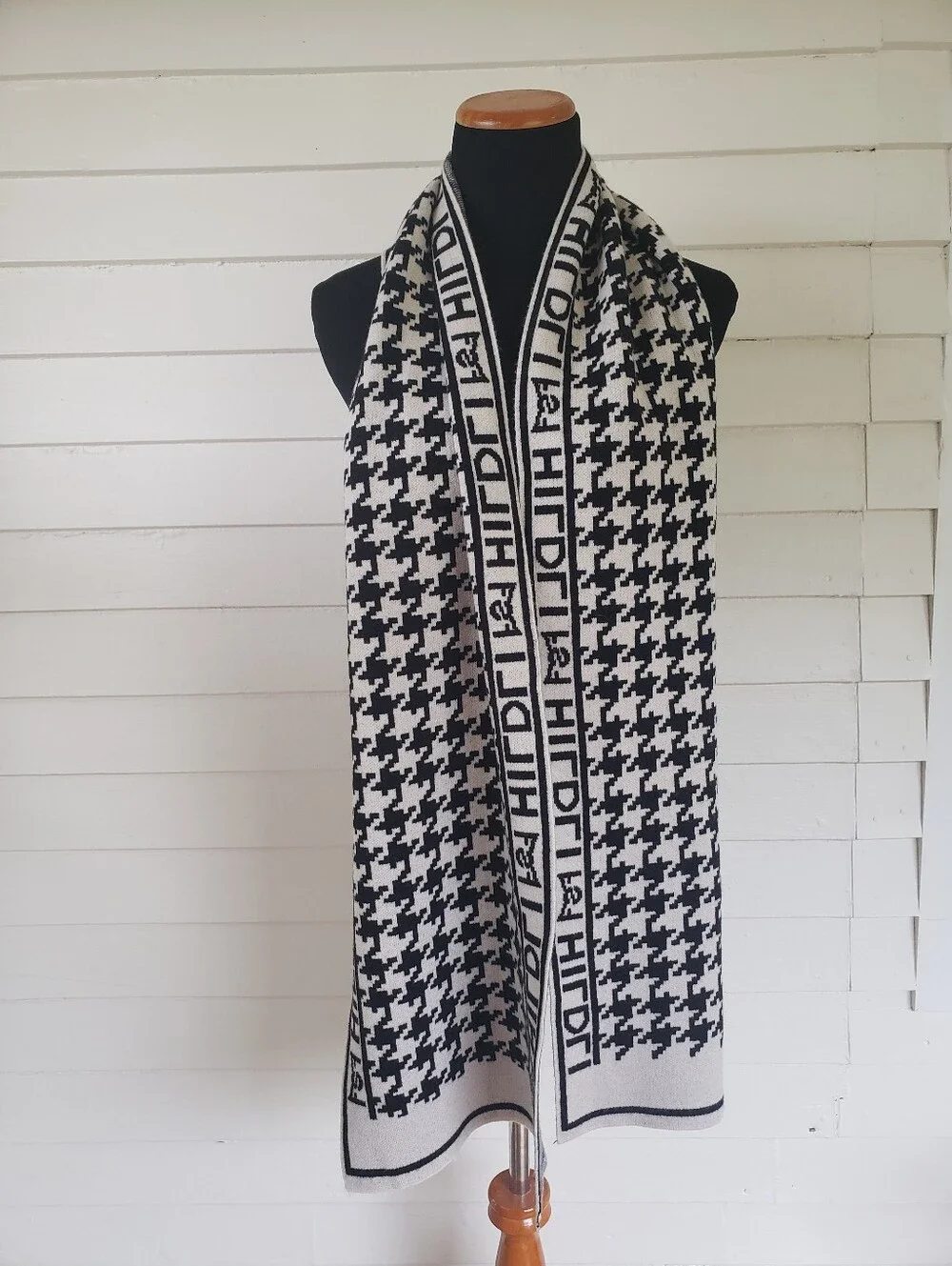 HILDLI set Of 2 Soft Wool Like Scarfs 71